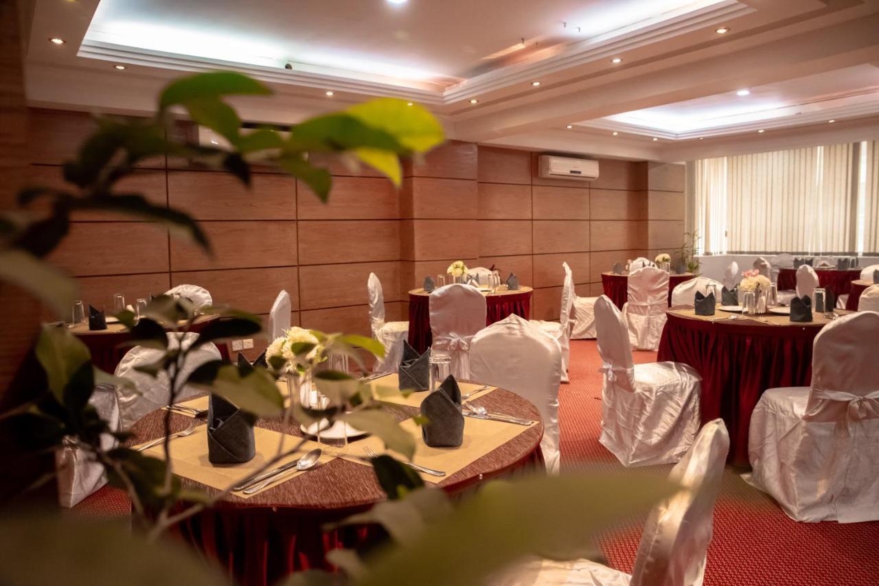 Grand Oriental Hotel Dhaka Exteriör bild